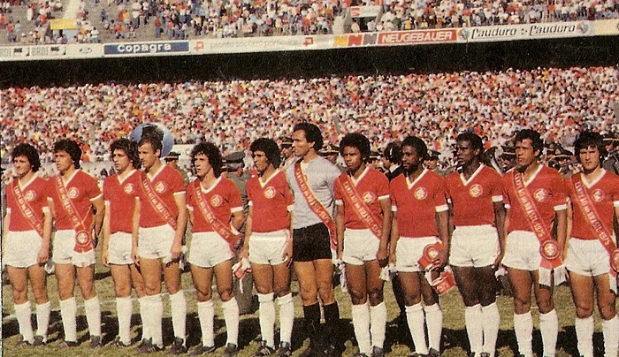 Da esquerda para a direita: Vacaria, Figueroa, Marinho Peres, Cláudio Duarte, Batista, Valdomiro, Manga, Jair, Tadeu Bauru e Caçapava. Foto enviada por José João Rosa de Oliveira