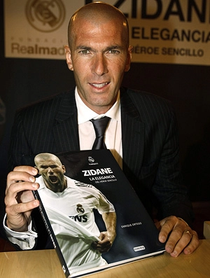 Em 2011, o craque franc&ecirc;s Zinedine Zidane, lan&ccedil;ou o livro sobre sua trajet&oacute;ria no Real Madrid. Foto: iG/EFE