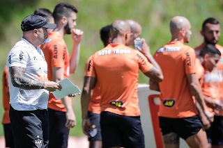 Treinador argentino comanda atividade do Galo. Foto: Bruno Cantini / Agência Galo / Clube Atlético Mineiro