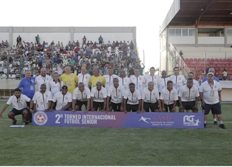 Masters do Corinthians em Torneio Internacional em Sete Lagoas (MG), em janeiro de 2019. Em pé: Wagninho (treinador), Carlos (diretor), Ciro (massagista), Renato, César, Dagoberto, Emerson Pereira, Amaral, Rogério, Gustavo Nery, Wladimir, Chicão e Sampaio (diretor, encoberto). Agachados: Joel (segurança), Carlinhos Graúna, Viola, Paulo Sérgio, Ewerthon, Nílson, Edílson, Gil, Guina, Pingo e Cris (diretor).