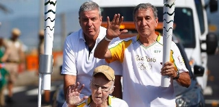 Ap&oacute;s carregar tocha, Zagallo &eacute; internado em hospital do Rio de Janeiro