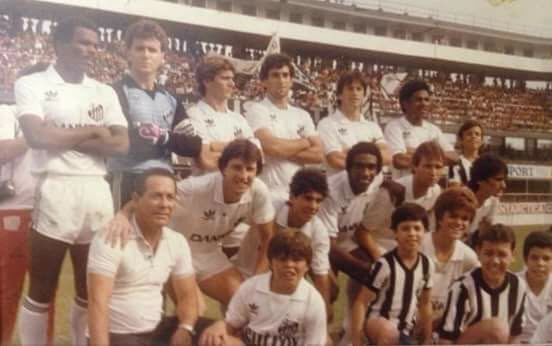 Santos 0 x 0 Joinville, dia 14 de dezembro de 1986. Em pé: Maurício, Mano, Gilmar, Nildo, Dunga e Cesar Sampaio. Agachados: Solano, Juninho, Dino Furacão, Ribamar e Antonio Carlos.