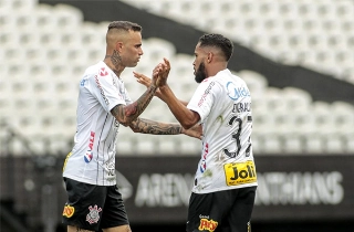 Luan e Everaldo comemoram gol de empate. Foto: Daniel Augusto Jr/Ag Corinthians