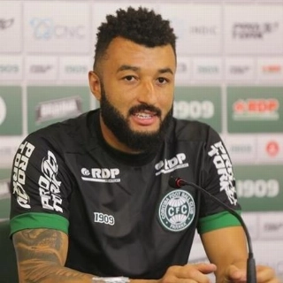 Apresentado no Coritiba, Muralha lembra ida à seleção e quer manter apelido