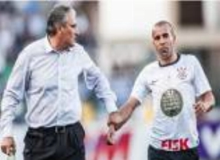 Tite tem volta de Emerson e diz que comissão física definirá time que enfrenta o Grêmio