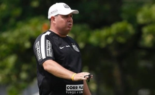 Santos ignora Dorival e Mancini e efetiva Marcelo Fernandes como técnico