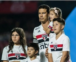 Meia são-paulino pediu que a população siga as orientações da OMS. Foto: Instagram/Reprodução