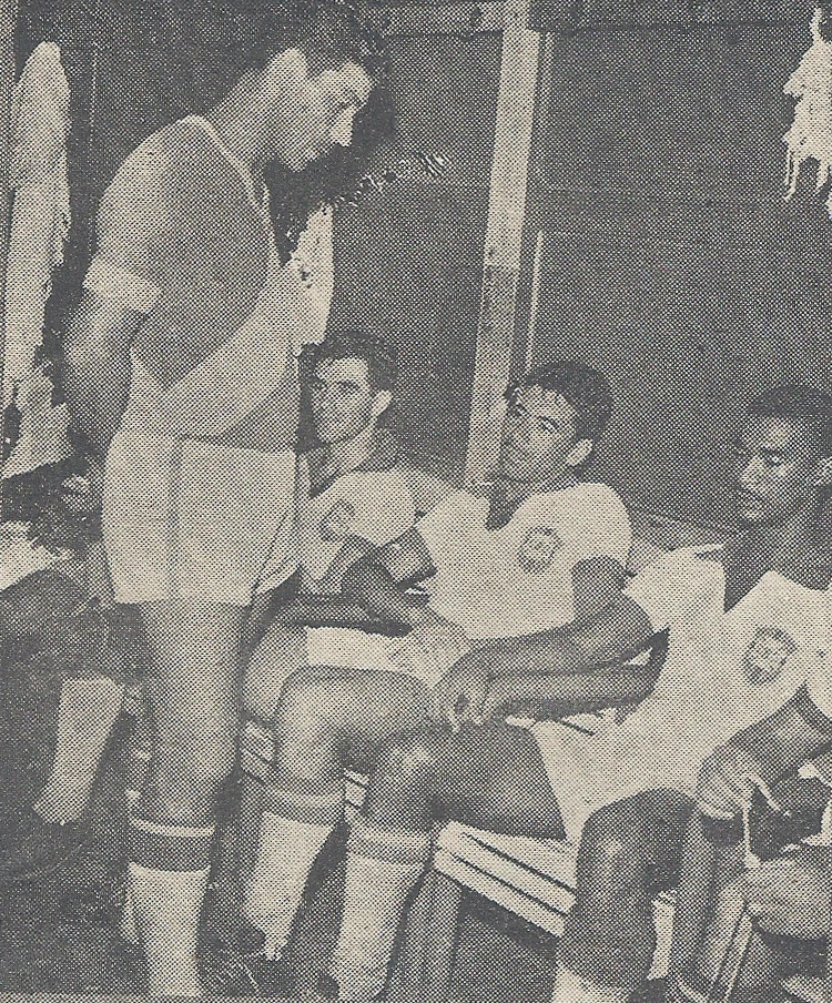 Em 1957. Da esquerda para a direita, Oswaldo Brandão (em pé), Evaristo de Macedo, Nilton Santos e Didi. Foto: Reprodução/A Gazeta Esportiva Ilustrada