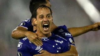 Cruzeiro vence Huracán em estreia da Libertadores com gol de Rodriguinho