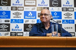Dirigente tricolor est&aacute; em bos estado de sa&uacute;de e ficar&aacute; isolado por oito dias. Foto: Lucas Uebel/Gr&ecirc;mio FBPA