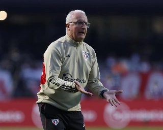 Dorival v&ecirc; situa&ccedil;&atilde;o do SP como 'vergonhosa' ap&oacute;s derrota