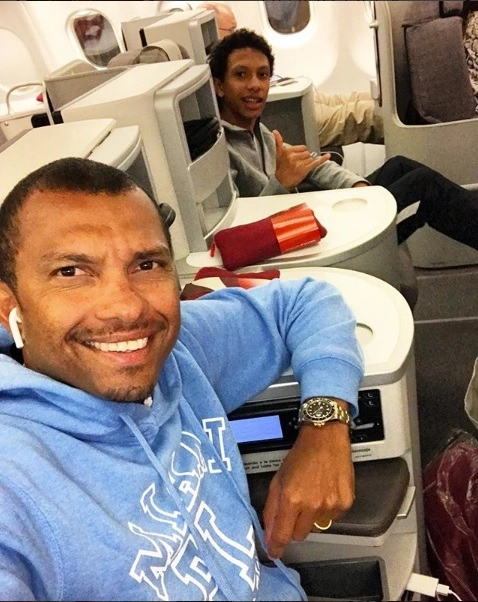 Amoroso e o filho Matteo Amoroso, no Aeroporto Internacional de Miami, em julho de 2018. O ex-jogador legendou a foto com: “Futebol Espanhol, a Família Amoroso está chegando!”. (Foto: Reprodução - Instagram @amoroso)