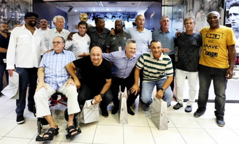 Festa dos 40 anos do t&iacute;tulo paulista de 1978 conquistado pelo Santos, que aconteceu no dia 29 de junho de 2019. Em p&eacute; aparecem Gilberto Sorriso, Maneco, Jo&atilde;o Paulo, C&eacute;lio, Lima, Toninho Vieira, Fernando, Nelson Borges e Neto. Embaixo est&atilde;o Jos&eacute; Rubens Marino, Pita, Cardim e Jo&atilde;o Paulo.
