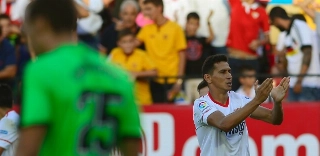 Sevilla faz jogo duro e nega rescisão a Ganso, mas meia insiste por saída