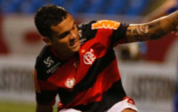 Em sua segunda partida desde que voltou ao time do Flamengo, o lateral esquerdo Ramon sofreu uma violenta pancada na coxa esquerda e teve que deixar o campo ainda no primeiro tempo do jogo contra o Remo
