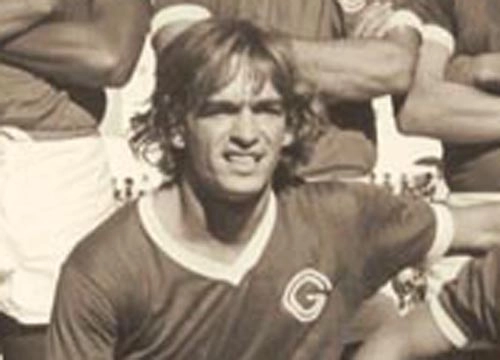 Alfredo   - Ex-meia do Guarani e do Santa Cruz