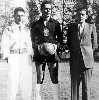 Sem joelheiras, Gylmar posa para foto quando atuava pelo Corinthians. Foto: Site/Prefeitura de Lucélia

