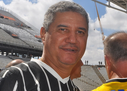 Alfinete  - Ex-lateral do Corinthians e Gr&ecirc;mio