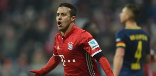 O meia que o Brasil perdeu agora é o coração do Bayern de Munique