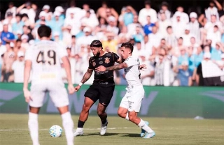 Sem vencer h&aacute; tr&ecirc;s rodadas no Brasileiro, Corinthians busca recupera&ccedil;&atilde;o diante do combalido Santos
