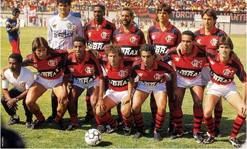 Esta formação do Flamengo esteve em campo no dia em que Zico fez sua última partida pelo clube. Foi em um Fla-Flu em 1989, jogado em Juiz de Fora, com vitória rubro-negra por 5 a 0. Em pé vemos Zé Carlos, Josimar, Júnior, Rogério e Leonardo. Agachados estão Renato, Bujica, Zico, Zinho, Aílton e Luis Carlos