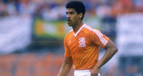 Frank Rijkaard atuou durante 13 anos pela seleção nacional da Holanda. Foto: UOL