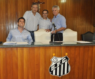 Achados & Perdidos: Milton Neves em sua reuni&atilde;o de despedida como conselheiro do Santos F.C