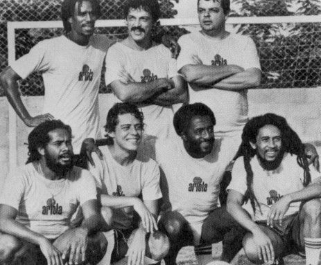 No Rio de Janeiro, da esquerda para direita, Marvin Júnior, Jacob Miller, Paulo Cézar Caju e Bob Marley. Crédito da foto: Portal UOL. 