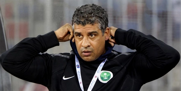 Entre 2011 e 2013, o treinador Frank Rijkaard treinou a Seleção Saudita. Foto: UOL 