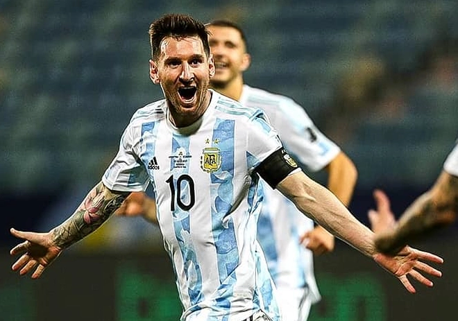 FourFourTwo lista Messi como melhor jogador de todos os tempos