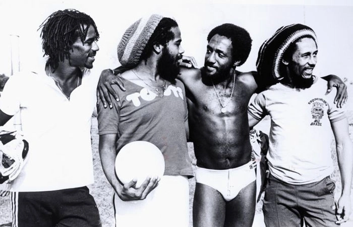  No Rio de Janeiro, da esquerda para direita, Marvin Júnior, Jacob Miller, Paulo Cézar Caju e Bob Marley. Crédito da foto: Portal UOL.