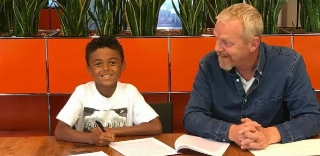 Fenômeno da web e prodígio do PSG: filho de 9 anos de Kluivert é showman