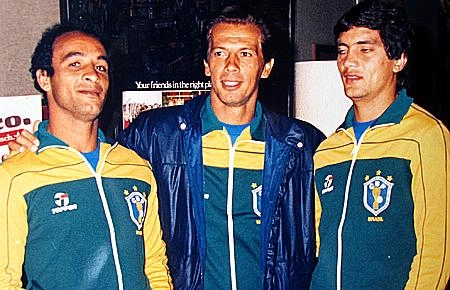 Na Seleção Brasileira de 1986. Da esquerda pra direita: Elzo, Leão e Branco