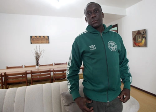 Toby - Ex-meia do Coritiba e Bangu