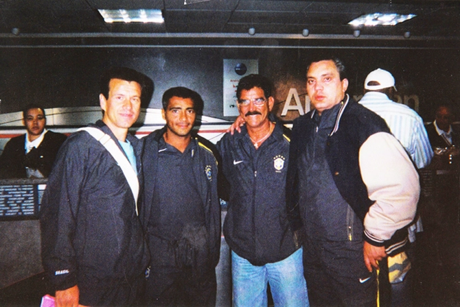 No aeroporto de Los Angeles, Rildo esteve presente à despedida de Romário pela Seleção Brasileira.
Da esquerda para a direita: Dunga, Romário, Rildo e Branco. Foto enviada por Rildo