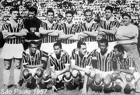 Em pé: De sordi, Poy, Sabará, Riberto, Vitor e Mauro. Agachados: Maurinho, Amauri, Gino, Zizinho e Canhoteiro.