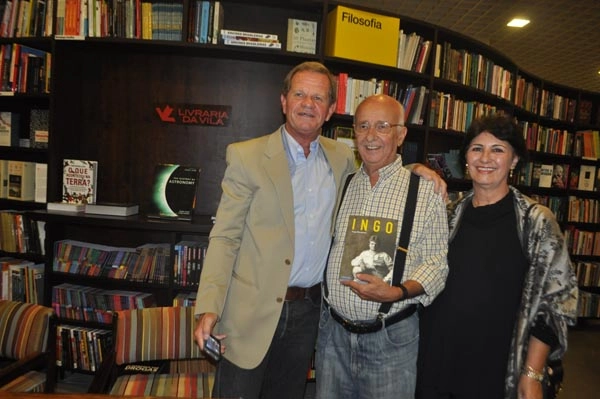 Ingo Hoffmann, Bird Clemente e sua esposa Maria Luiza em 24 de março de 2014, na Livraria da Vila do Shopping JK. Foto: Marcos Júnior/Portal TT