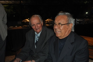 'Uma foto, uma hist&oacute;ria!' Os saudosos Milton Camargo e Juarez Soares em festa da ACEESP