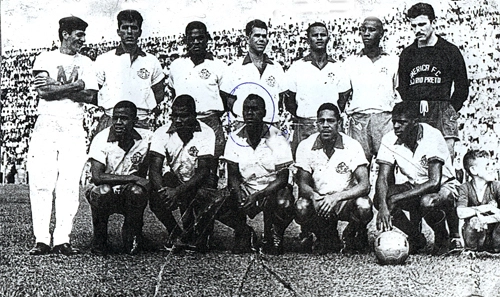 Vejam uma foto de Piter no América de Rio Preto. Aqui, ele está na fila de cima depois do massagista Osmar e de Julinho. Depois do zagueiro temos Adésio, Ambrosio, Fogosa e o goleiro Vilera. Agachados, Cuca é o primeiro e Silvano o terceiro