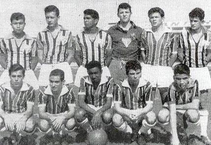 Em pé, da esquerda para a direita: Heleno, Monteiro, Sérgio, Elcio, Puglia e João. Agachados: Sarmento, Rainha, Zé Roberto, Bentivegna e Mauro