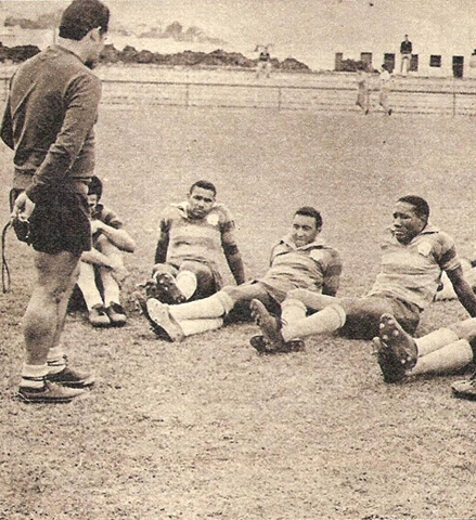 Time do Atlético-PR em 1968. Da direita para a esquerda estão Djalma Santos, Zé Roberto, Nilo e Nair. Foto enviada por Walter Roberto Peres 