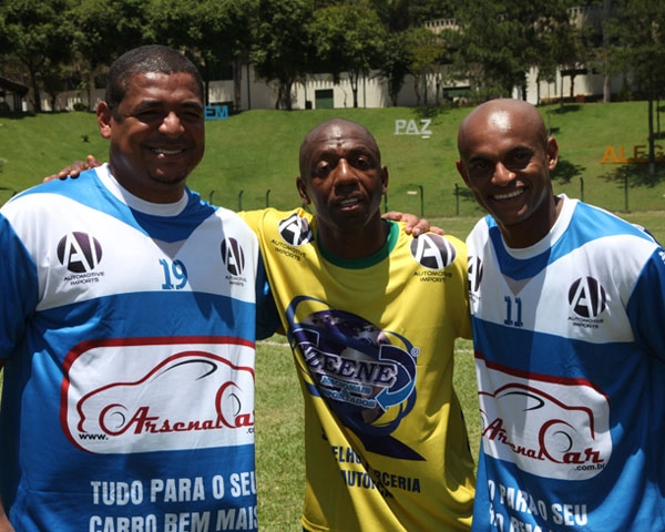 Os três já jogaram no Corinthians. Da esquerda para a direita: Vampeta, Amaral e Ewerton. Crédito da foto: Arsenal Car. 