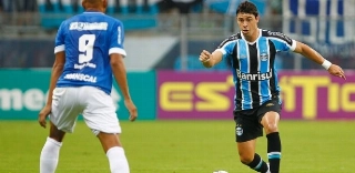 Giuliano não quer Grêmio acomodado com evolução e promete 'contribuir mais'