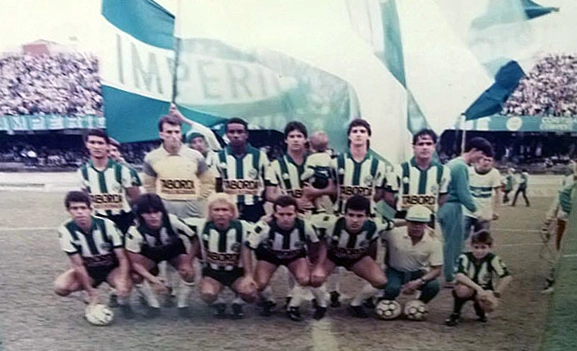 Em pé, da esquerda para a direita: Márcio, Gerson, Jorjão, Pinela, Paulo César e Gerson Gaúcho. Agachados: Chicão (ex-Ponte Preta), Marco Aurélioo, Biro-Biro, Ronaldo e Serginho. O jogo foi no dia 15 de julho de 1990. Foto enviada pelo internauta Gilvannewton Souza, de Recife-PE