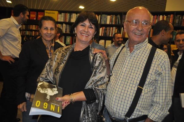 O casal Maria Luiza e Bird Clemente em 24 de março de 2014, na Livraria da Vila do Shopping JK, noite de lançamento da biografia de Ingo Hoffmann. Foto: Marcos Júnior/Portal TT