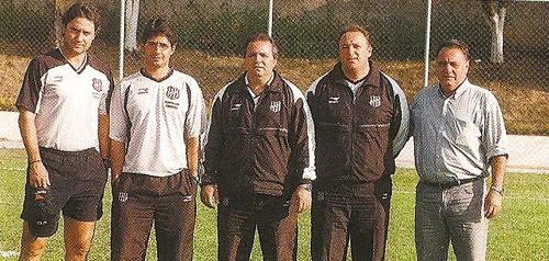 Vejam a comissão técnica da Ponte Preta em 2002, comandada por Vadão. Da esquerda para a direita estão Brigatti (preparador de goleiros), Cristiano Nunes (preparador físico), Vadão, Ivo (auxiliar técnico) e Dicá (coordenador técnico)
