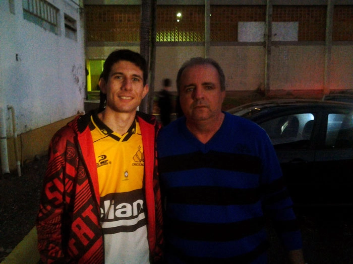 Bruno e o técnico do Criciúma Vadão, campeão catarinense de 2013. Foto: arquivo pessoal de Bruno Zocche
