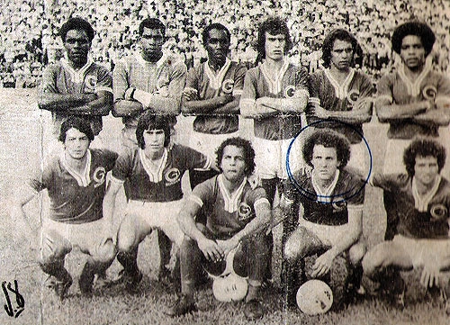 Que belo Guarani esse de 1976, hein?. Em pé, da esquerda para a direita, vemos: Deodoro, Neneca, Amaral, Nélson, Flamarion e Mauro. Agachados: Flecha, Zenon, André, Brecha e Ziza.