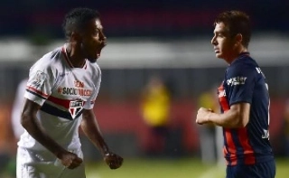 Parecia que não daria, mas a fé não costuma falhar. E a cabeçada de Michel Bastos, que não entrou aos 36 segundos, entrou no minuto final!