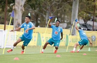 Brasil enfrenta a Austr&aacute;lia em amistoso com Hugo Souza no gol e proposta ofensiva